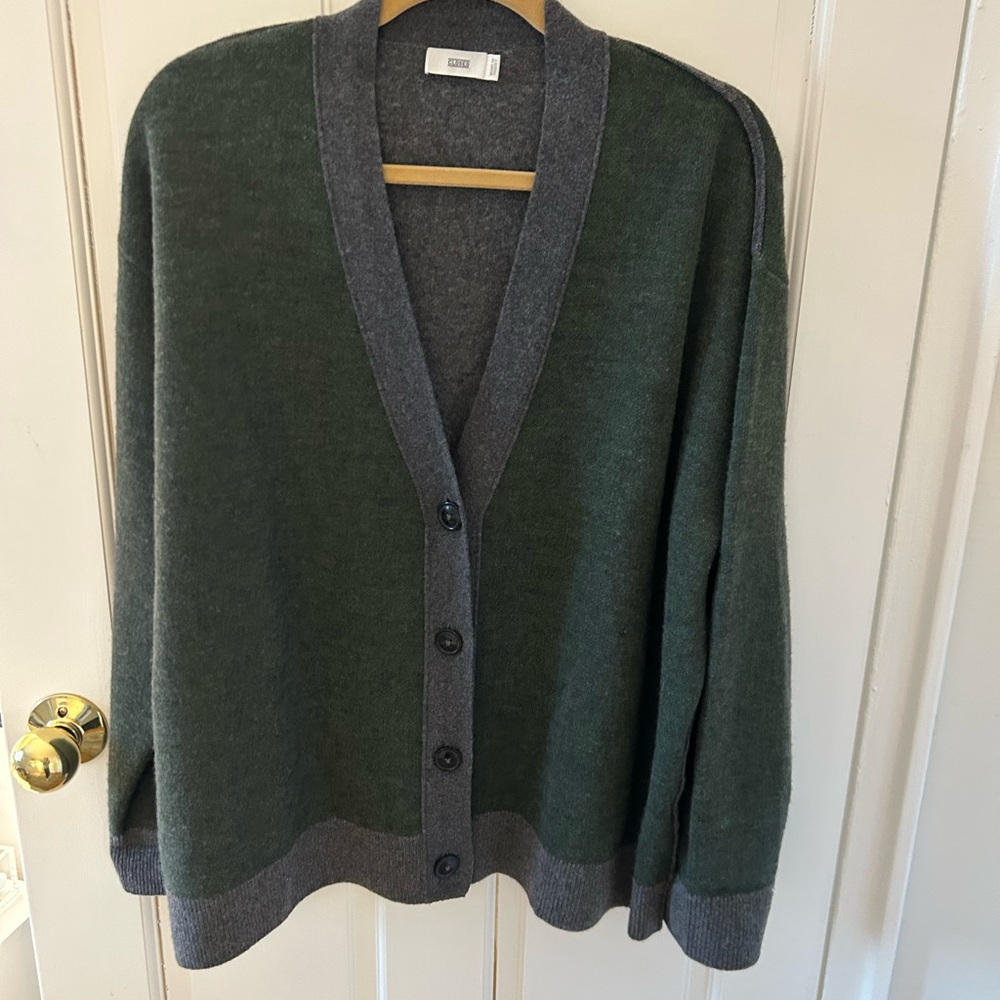 CLOSED CARDIGAN. WORN TWICE. MINT